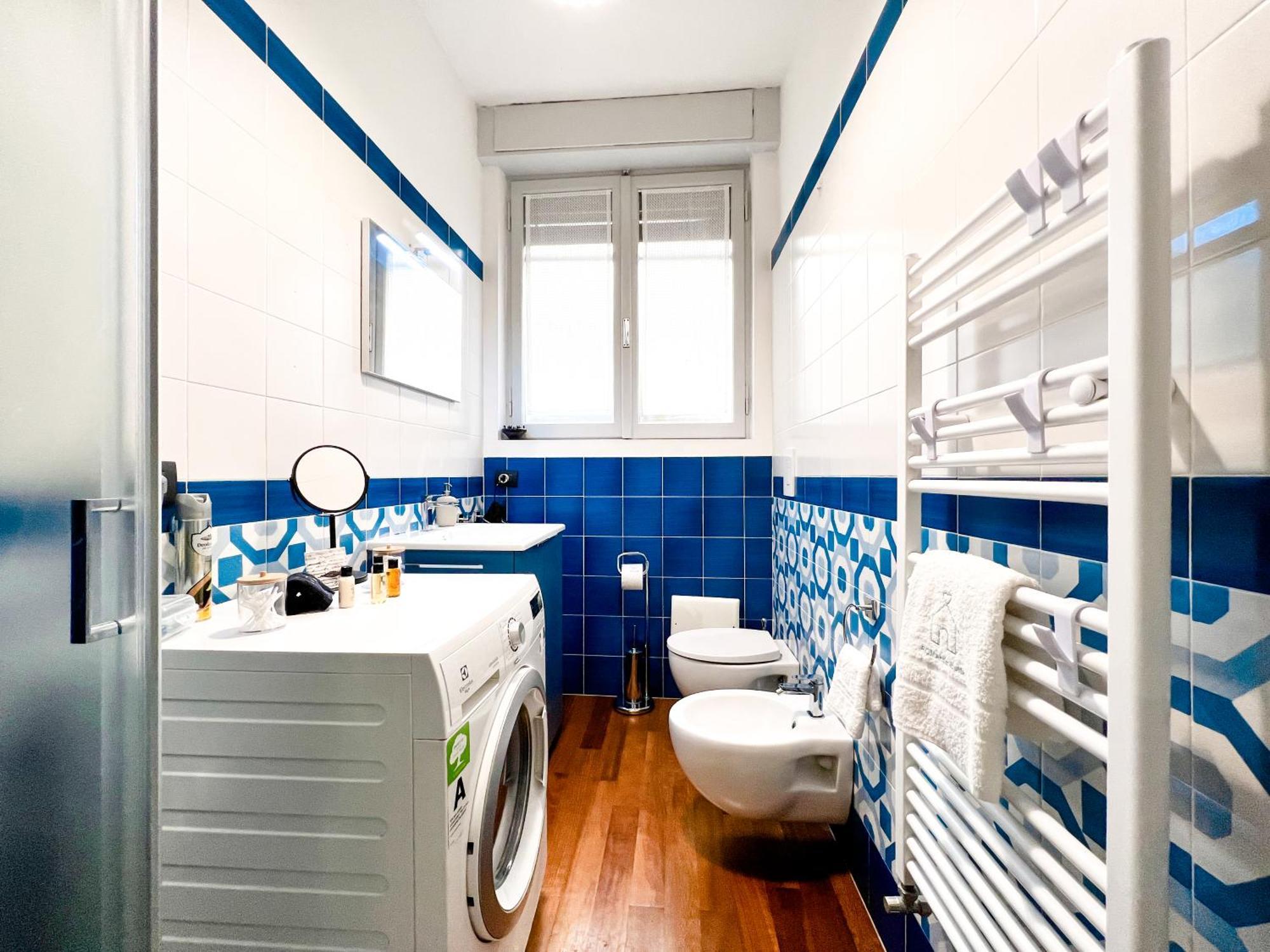 Unique House - 3 Bedrooms & 2 Bathrooms With 4 Beds - 100 Meters To The Metro A Lägenhet