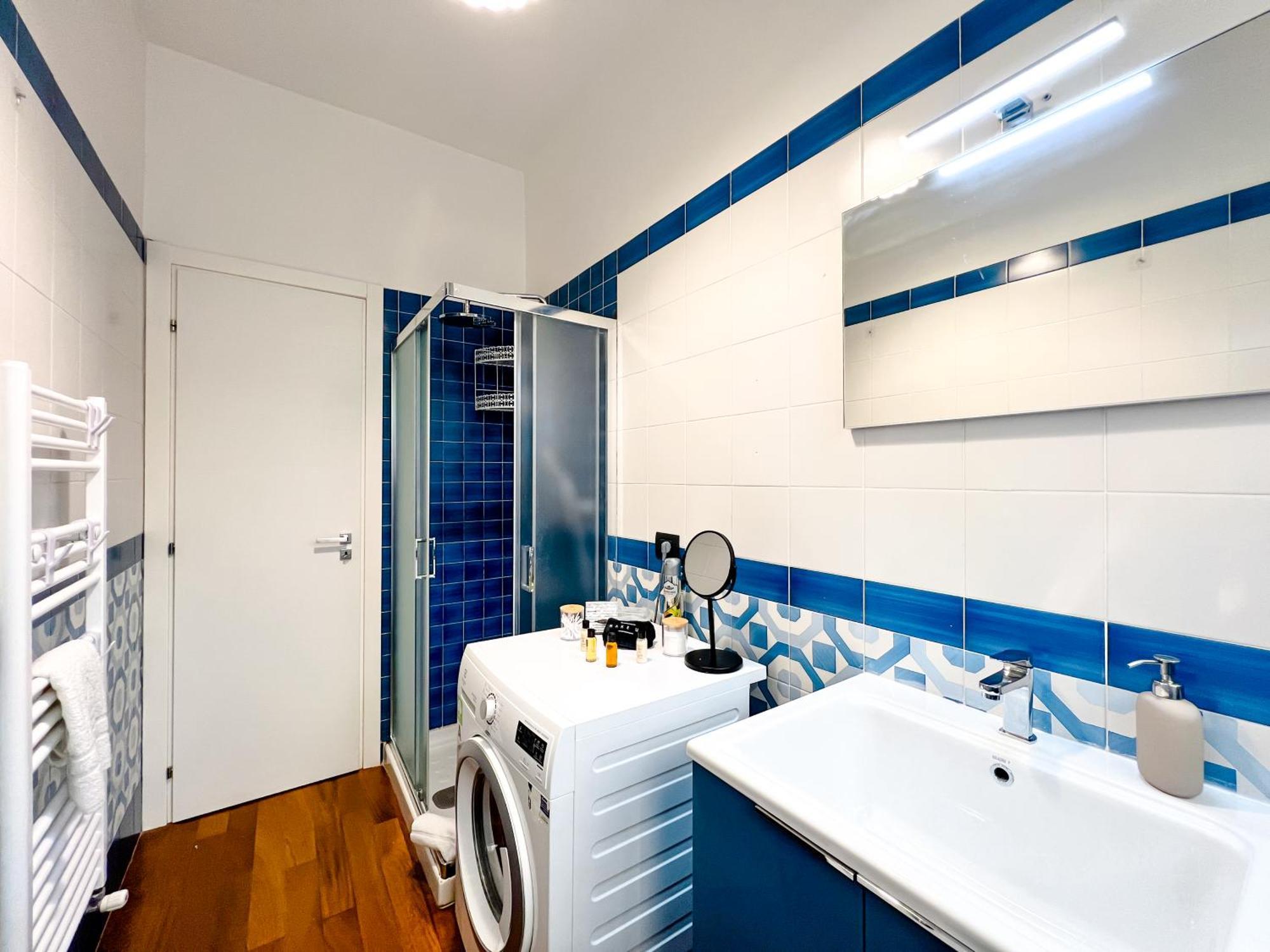 Unique House - 3 Bedrooms & 2 Bathrooms With 4 Beds - 100 Meters To The Metro A Lägenhet